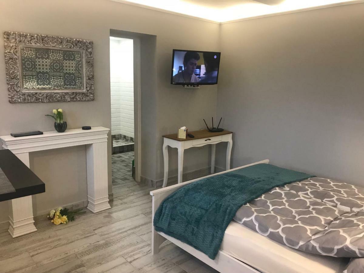 Aradi Apartman Печ Экстерьер фото